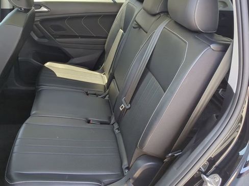 Certified 2024 Volkswagen Tiguan SE image 17