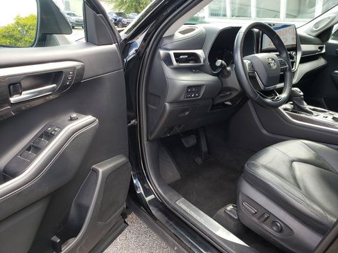 Used 2021 Toyota Highlander Platinum AWD/4WD image 8