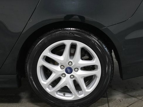 Used 2014 Ford Fusion SE FWD image 16