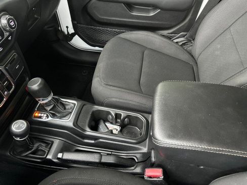 Used 2023 Jeep Gladiator Overland image 17