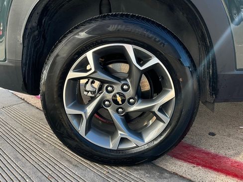 Used 2025 Chevrolet Trax LT image 9