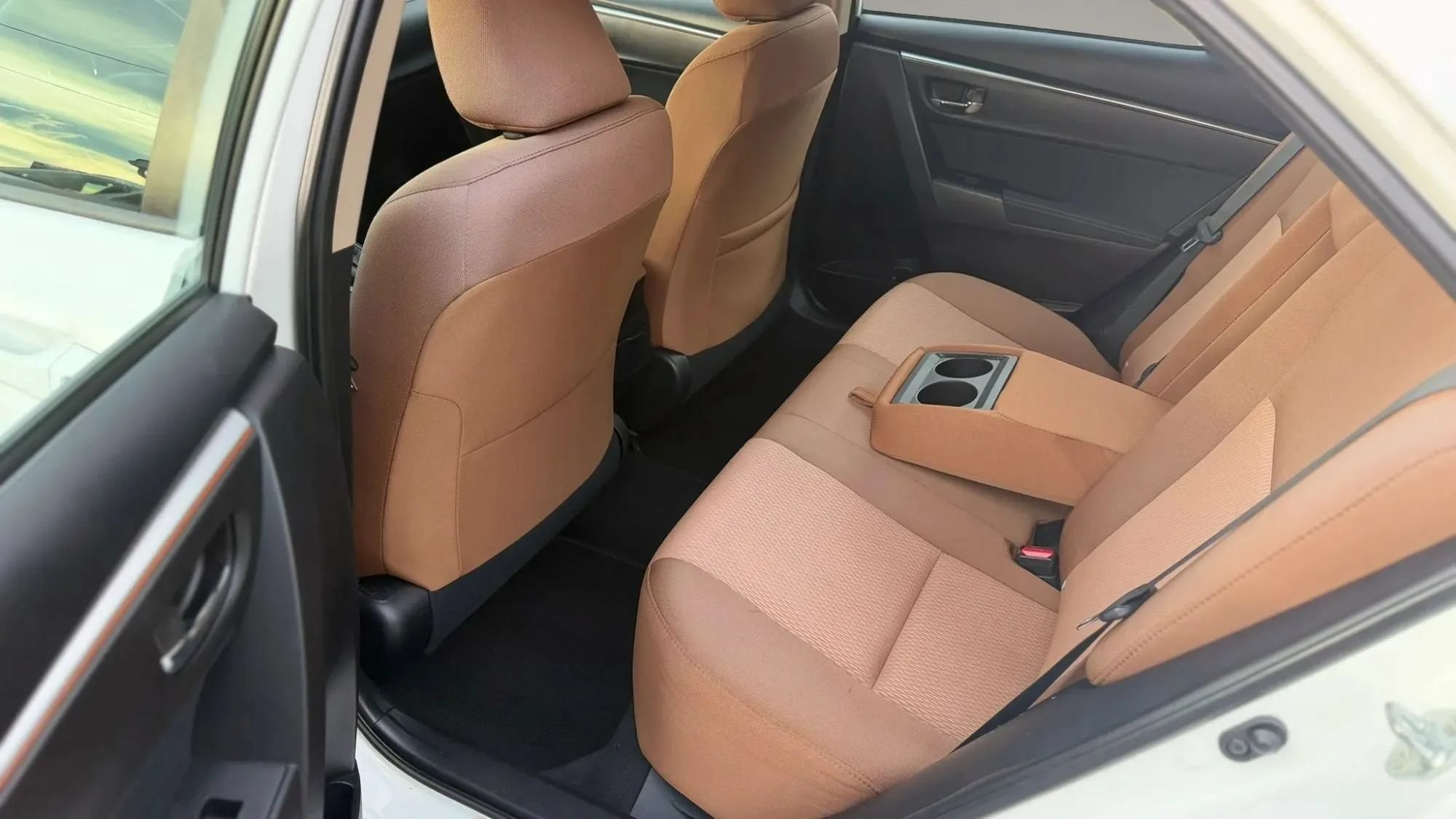 Used 2015 Toyota Corolla LE FWD image 14