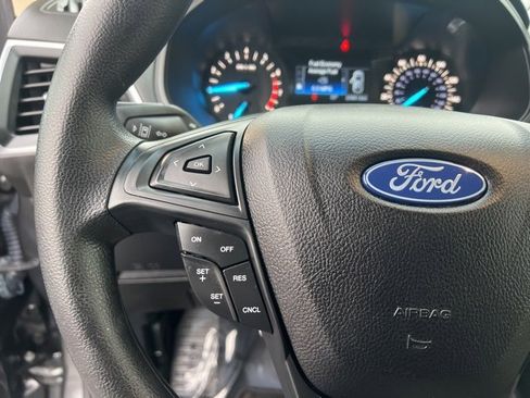 Used 2020 Ford Edge SE image 25