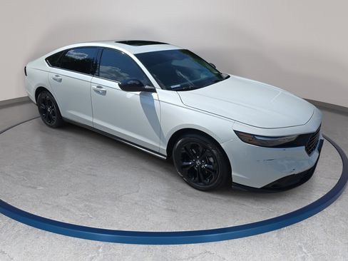 Used 2025 Honda Accord SE image 3