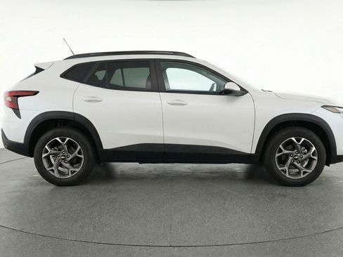 Used 2025 Chevrolet Trax LT image 11