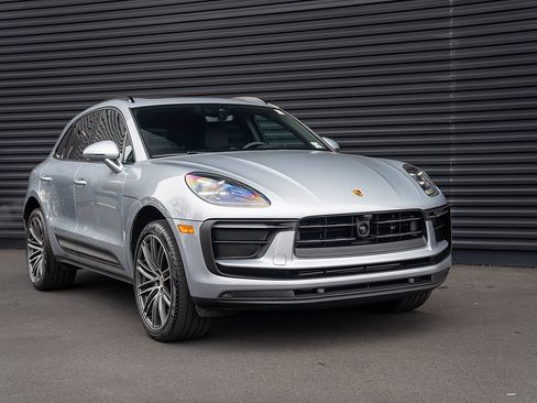Certified 2026 Porsche Macan AWD/4WD image 27