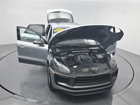 Used 2024 Porsche Macan Turbo AWD/4WD image 73