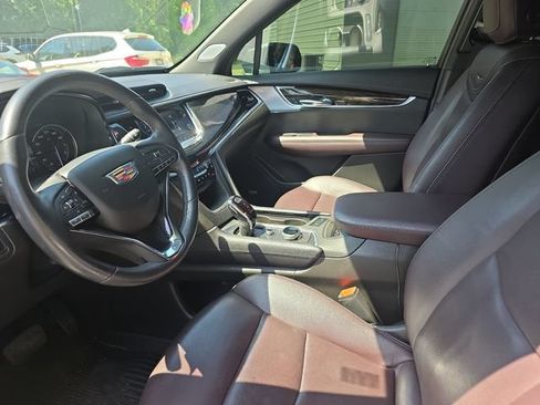 Used 2023 Cadillac XT6 Premium Luxury w/ LPO, Floor Liner Package FWD image 11