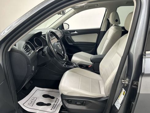 Used 2018 Volkswagen Tiguan SE w/ Panoramic Sunroof Package AWD/4WD image 9