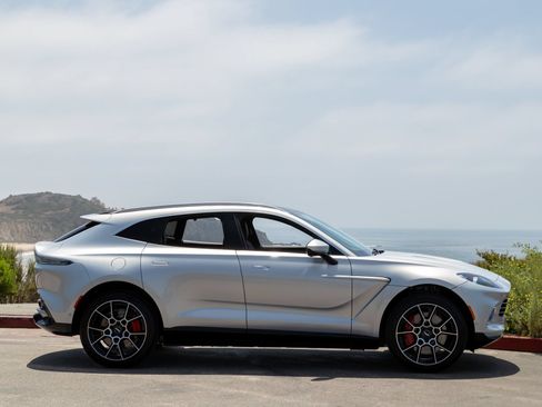 Used 2021 Aston Martin DBX AWD/4WD image 23