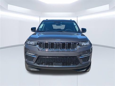 Used 2023 Jeep Grand Cherokee Limited w/ Luxury Tech Group II image 9