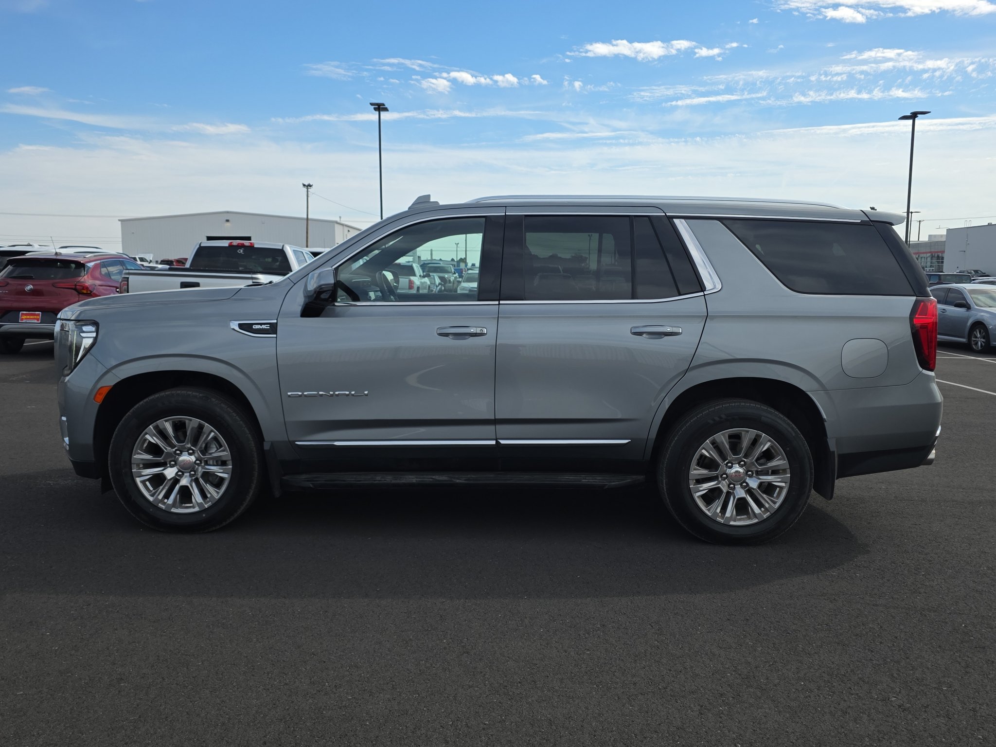 Used 2023 GMC Yukon Denali AWD/4WD image 4