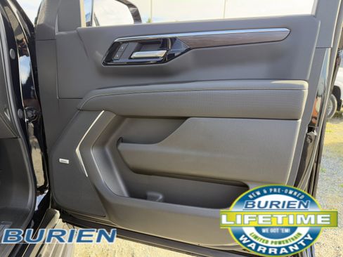 New 2026 Chevrolet Suburban Premier image 18