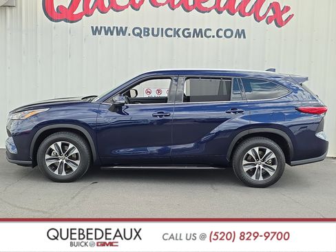 Used 2022 Toyota Highlander XLE FWD image 4