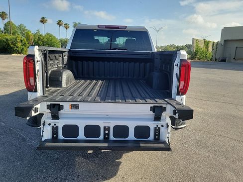 Used 2023 GMC Sierra 1500 SLT w/ SLT Premium Package AWD/4WD image 8