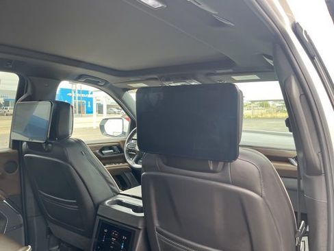 Used 2025 GMC Yukon XL Denali Ultimate w/ LPO, Floor Liner Package AWD/4WD image 11
