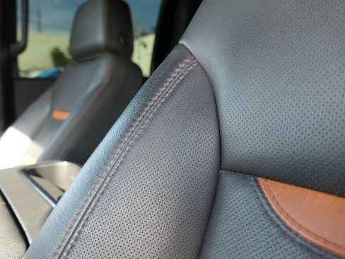 Used 2024 GMC Sierra 2500 AT4 w/ AT4 Preferred Package image 12