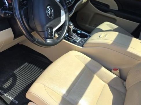 Used 2018 Toyota Highlander Limited Platinum AWD/4WD image 6