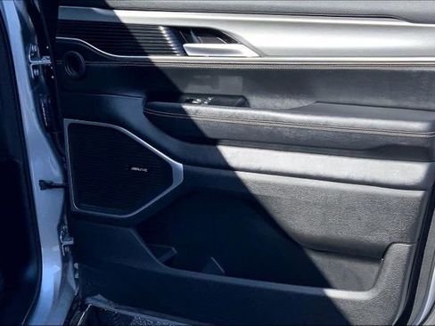 Used 2025 Jeep Wagoneer L Series II image 27