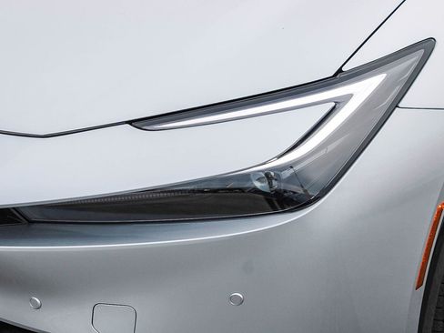 New 2026 Toyota Prius XLE FWD image 5