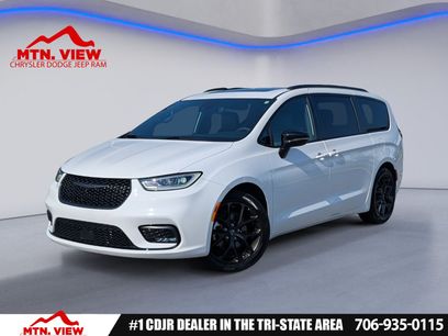 Used 2026 Chrysler Pacifica Limited w/ S Appearance Package