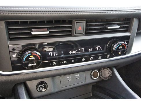 Used 2024 Nissan Rogue SV w/ SV Premium Package image 24