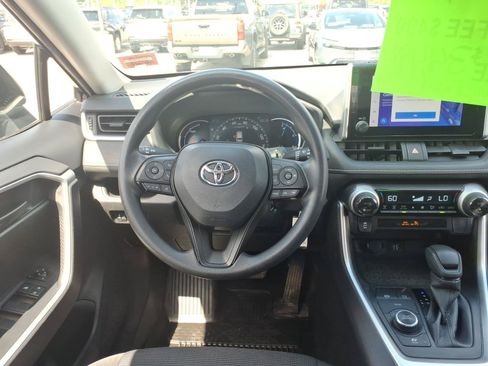 Certified 2023 Toyota RAV4 LE AWD/4WD image 9