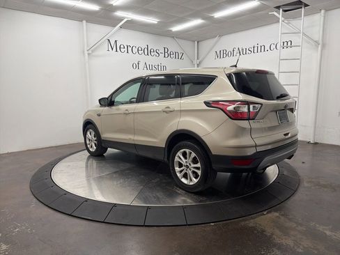 Used 2017 Ford Escape SE image 5