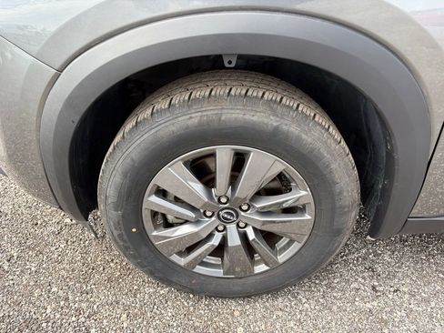 Used 2025 Nissan Pathfinder SV image 24