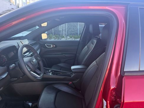 Used 2025 Jeep Compass Trailhawk image 25