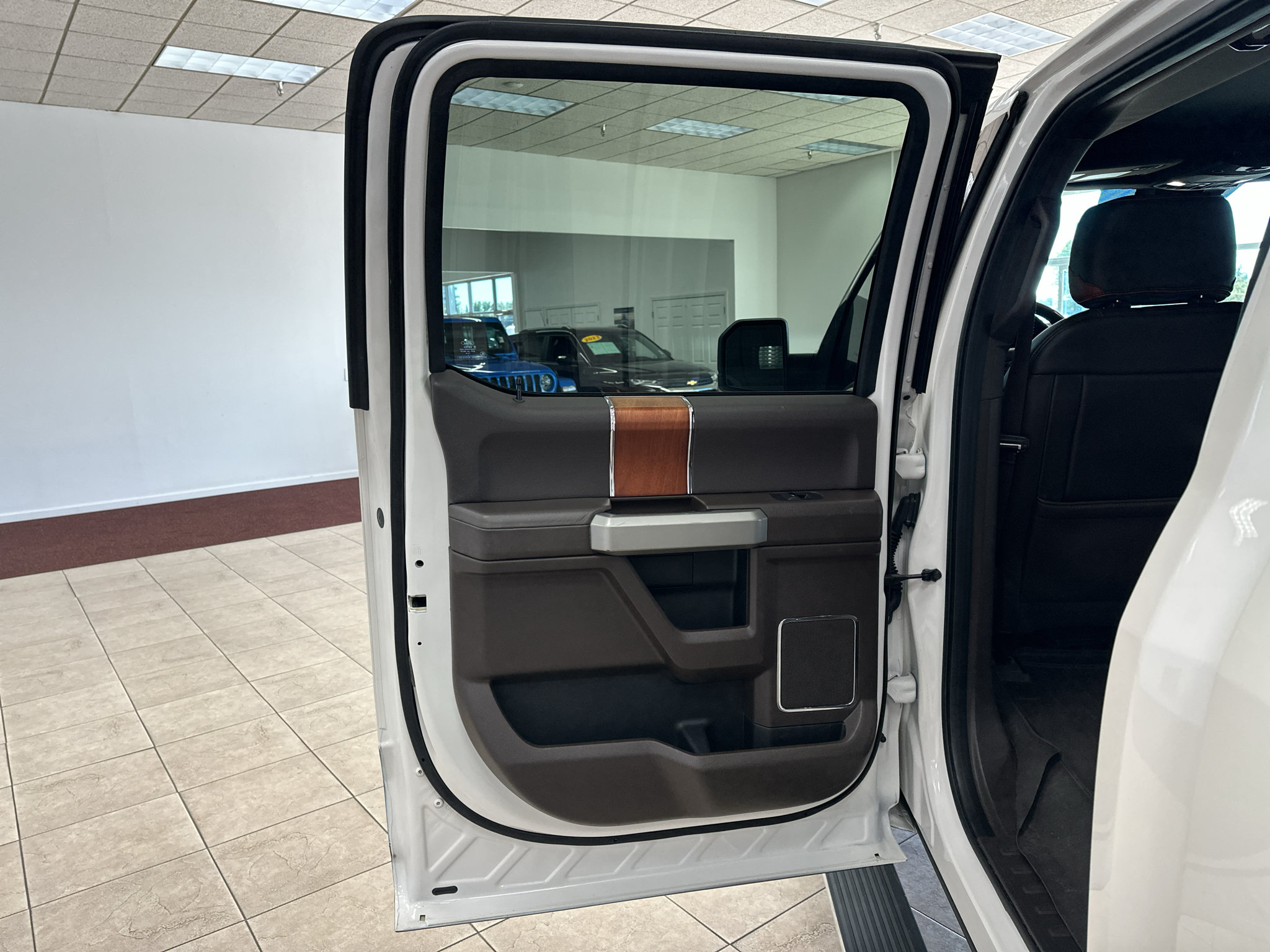 Used 2018 Ford F150 King Ranch w/ Equipment Group 601A Luxury AWD/4WD image 13
