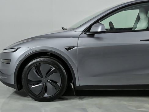Used 2026 Tesla Model Y Long Range image 7