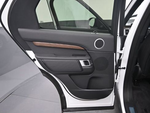New 2026 Land Rover Discovery S AWD/4WD image 17
