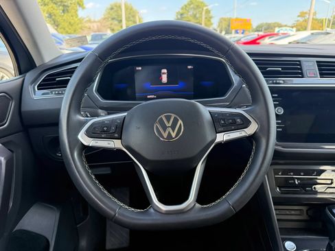 Used 2023 Volkswagen Tiguan SE w/ Panoramic Sunroof Package AWD/4WD image 13