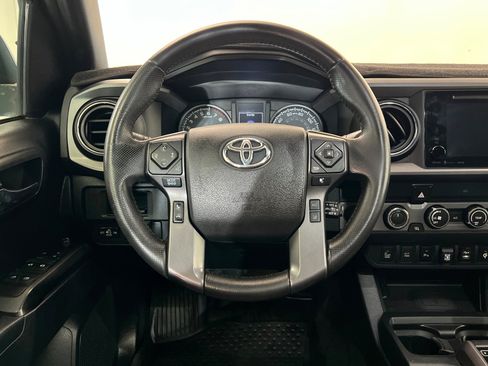 Used 2019 Toyota Tacoma TRD Off-Road w/ Technology Package AWD/4WD image 12