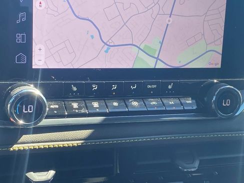 Used 2024 Chevrolet Colorado ZR2 w/ Technology Package image 21