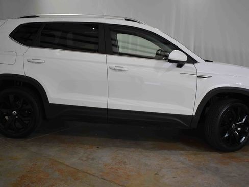 Used 2022 Volkswagen Taos SE image 10