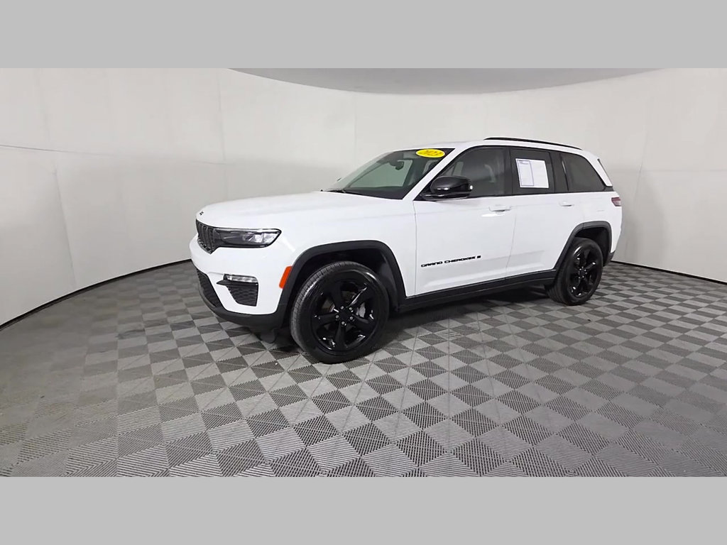 Used 2023 Jeep Grand Cherokee Limited w/ Black Appearance Package AWD/4WD image 50