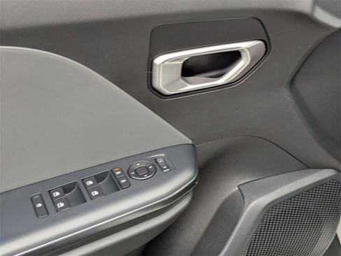 Used 2025 Kia K4 LXS image 16