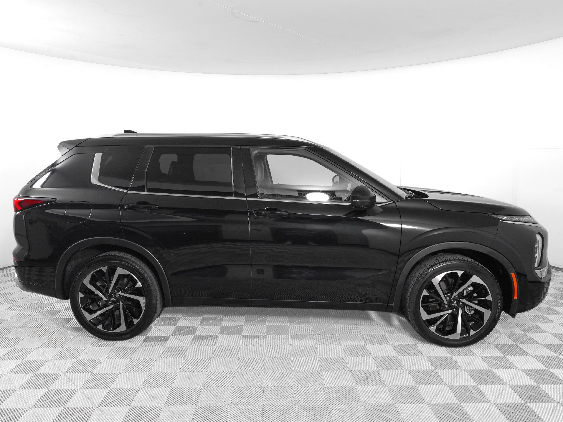 Used 2024 Mitsubishi Outlander SEL FWD image 4