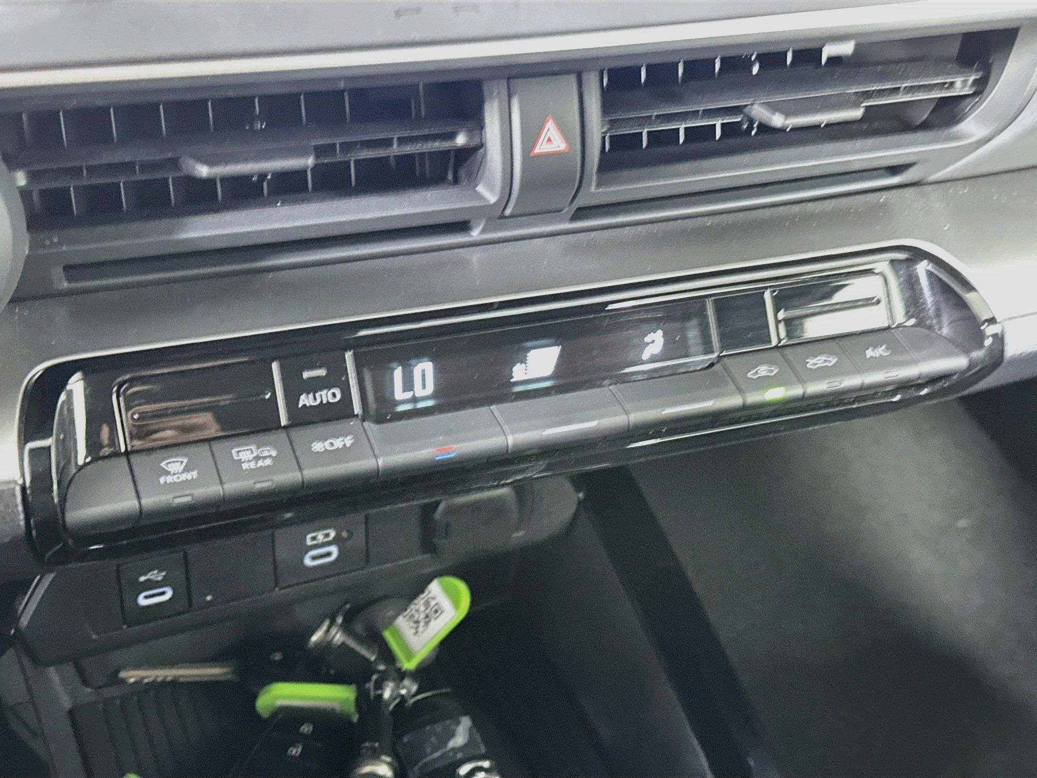 Used 2025 Toyota Prius LE FWD image 24