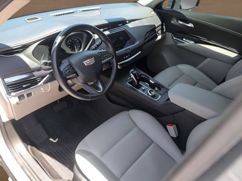 Certified 2023 Cadillac XT4 Luxury w/ Cold Weather Package FWD image 10