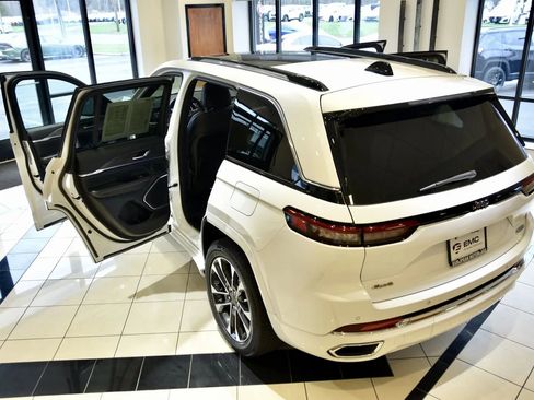 Used 2023 Jeep Grand Cherokee Overland image 8