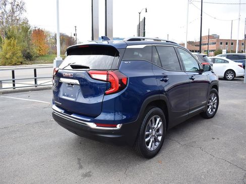 Used 2023 GMC Terrain SLT image 7