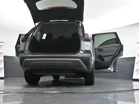 Used 2023 Nissan Rogue S image 29