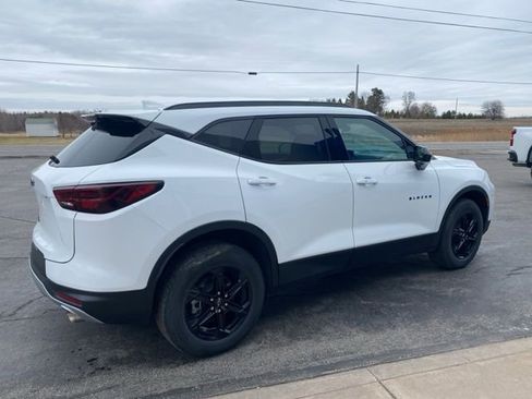 Used 2025 Chevrolet Blazer LT w/ Blazer LT Plus Package AWD/4WD image 4