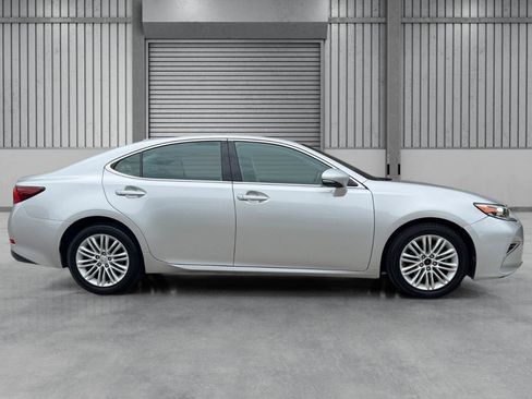 Used 2016 Lexus ES 350 w/ Premium Package w/Wood Trim FWD image 33