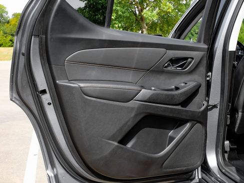 Used 2020 Chevrolet Traverse Premier image 54