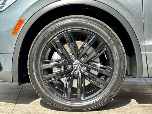 Certified 2022 Volkswagen Tiguan SE R-Line image 27