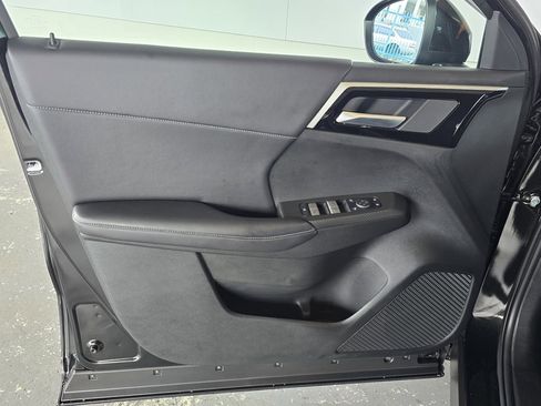 Used 2024 Mitsubishi Outlander SE image 22